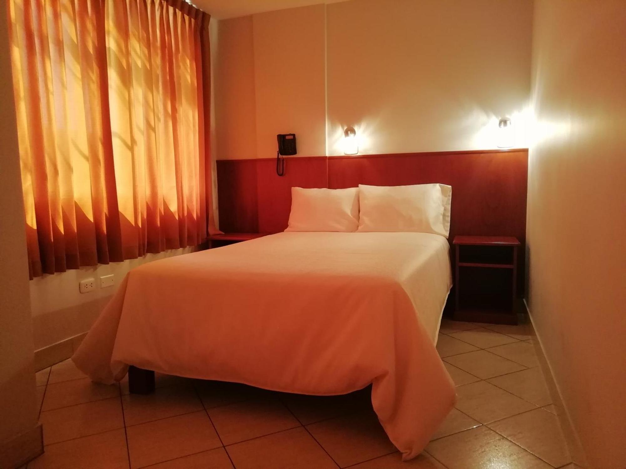 Hostal Vasco Tacna Exteriör bild